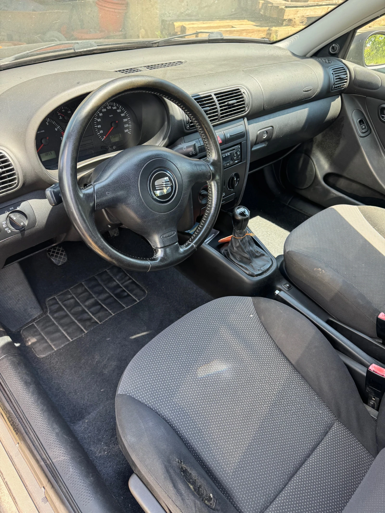 Seat Leon 1.6, снимка 4 - Автомобили и джипове - 54761623