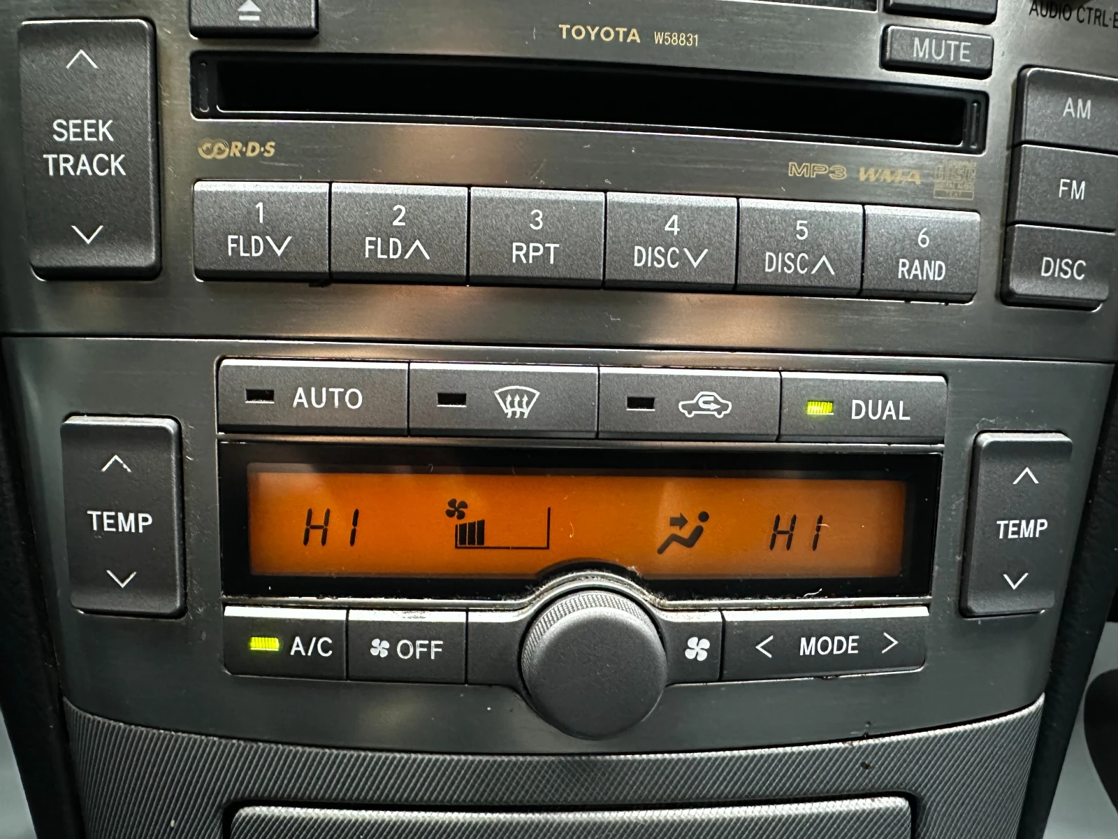 Toyota Avensis 1.8i 129 к.с. , снимка 12 - Автомобили и джипове - 56253570
