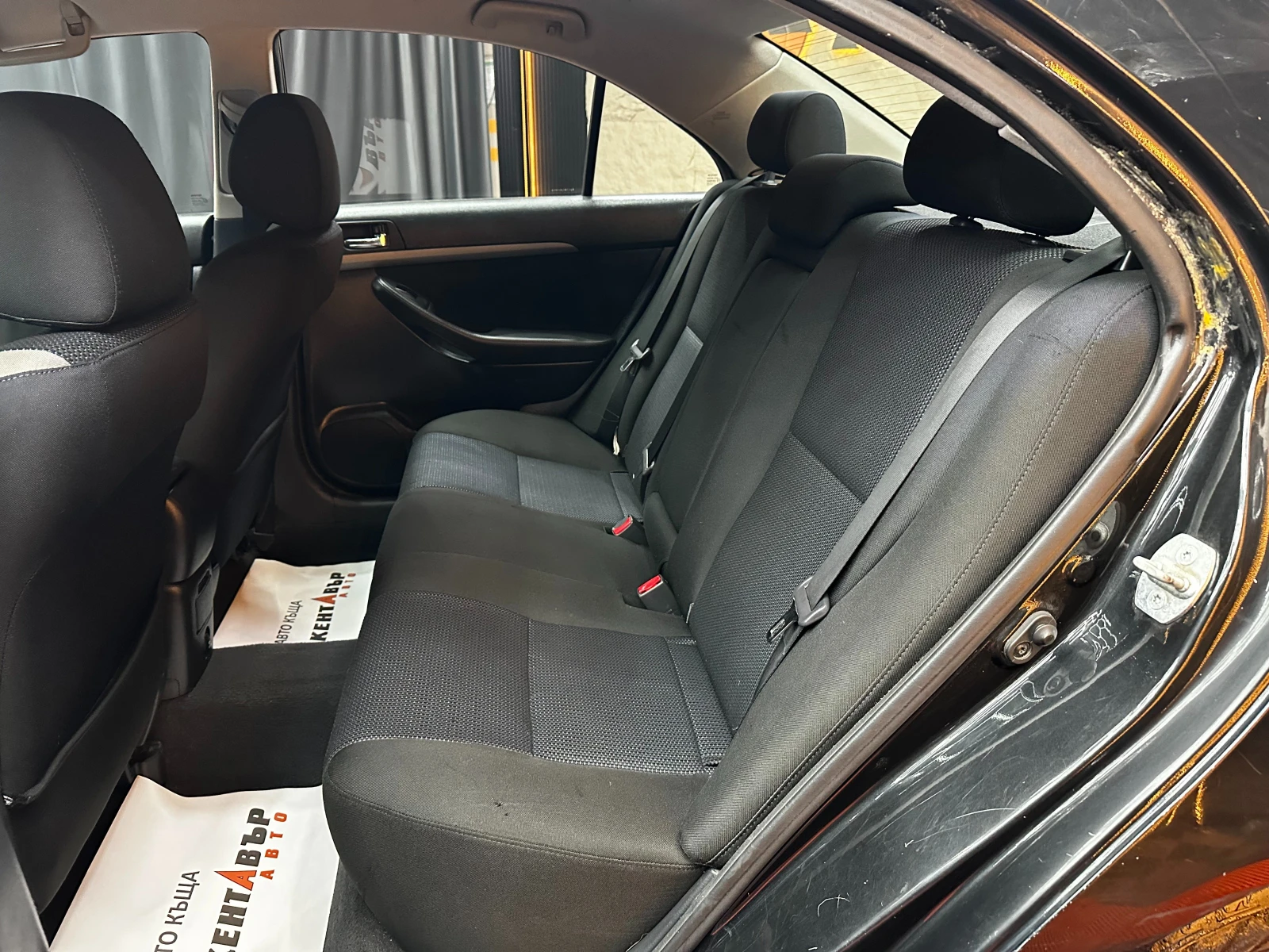 Toyota Avensis 1.8i 129 к.с. , снимка 7 - Автомобили и джипове - 56253570