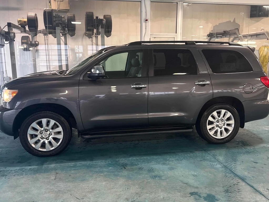 Toyota Sequoia Platinum  CARFAX - изображение 2