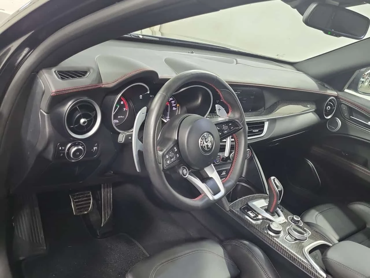 Alfa Romeo Stelvio * ESTREMA * CARFAX * ЦЕНА ДО БГ - изображение 8