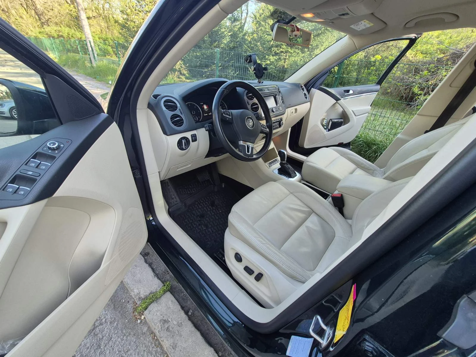 VW Tiguan, снимка 14 - Автомобили и джипове - 54649234