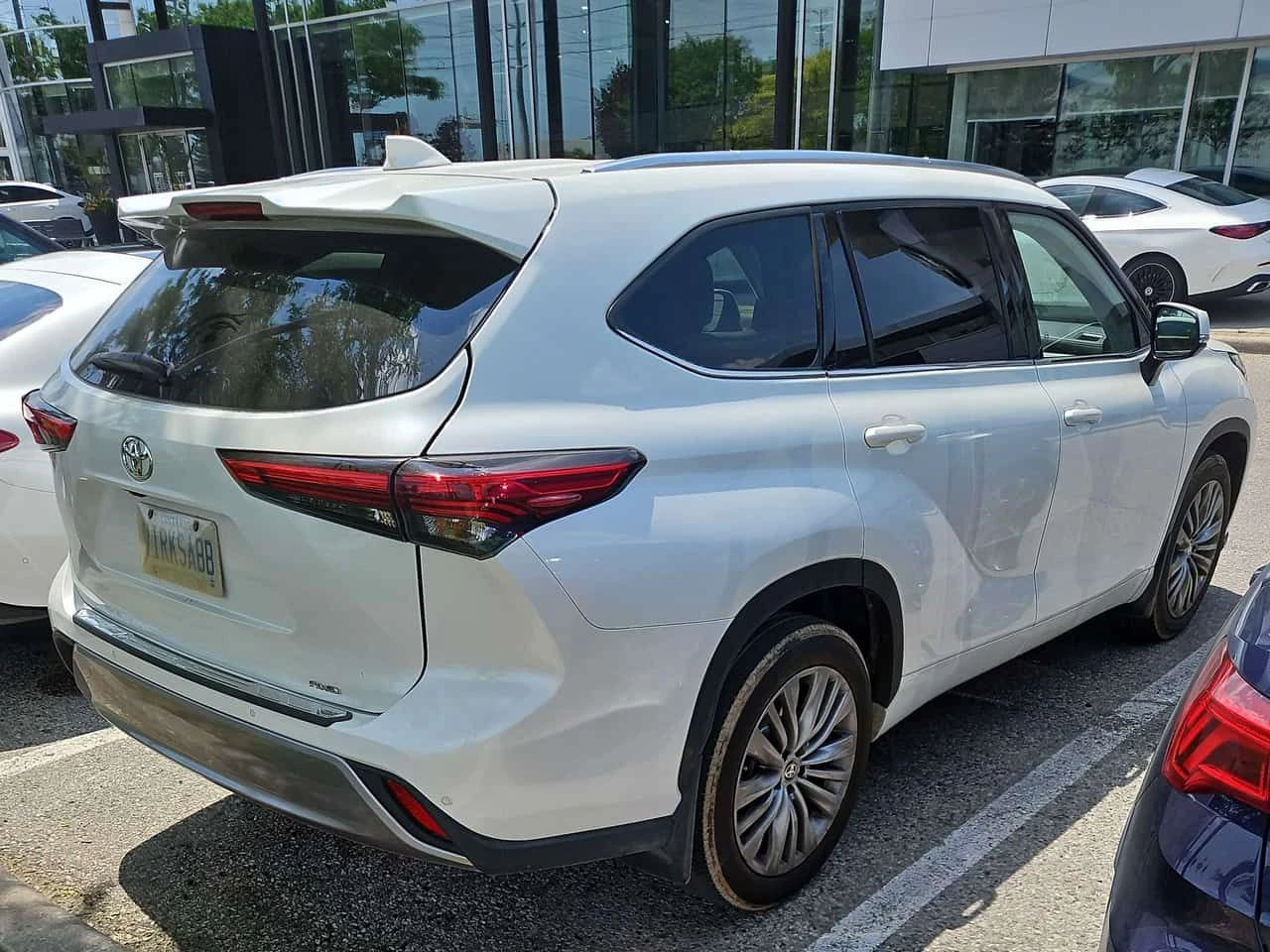Toyota Highlander * Limited * АВТОКРЕДИТ БЕЗ ПЪРВОНАЧАЛНА ВНОСКА* , снимка 3 - Автомобили и джипове - 54978465