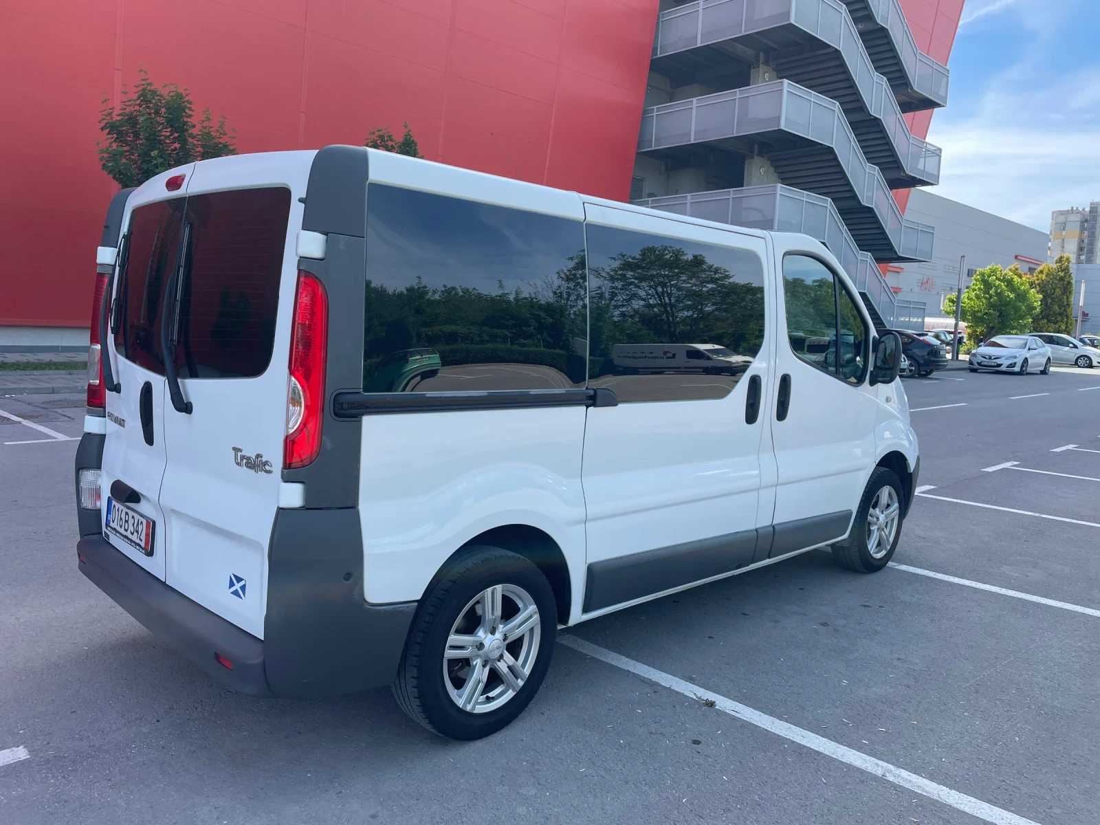 Renault Trafic 2.0 DCI 90 кс 8+ 1 места ТОП СЪСТОЯНИЕ, снимка 6 - Бусове и автобуси - 54605241