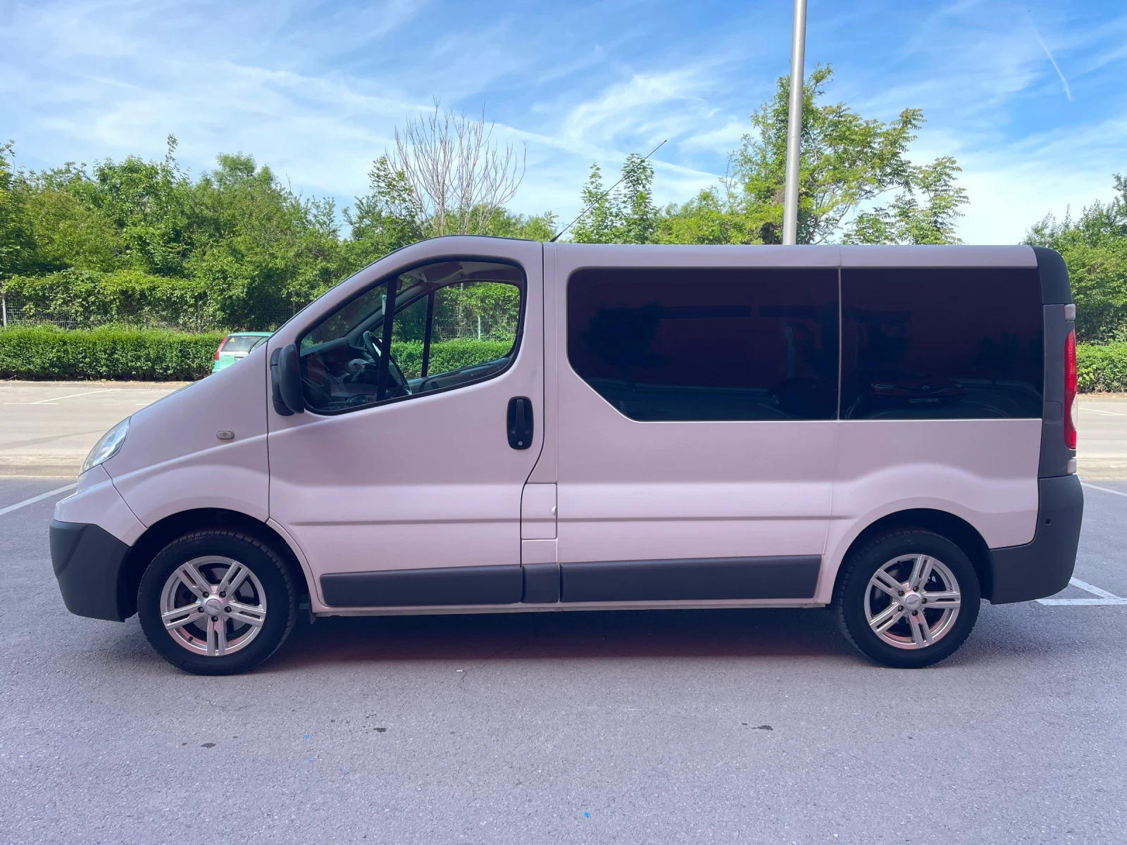 Renault Trafic 2.0 DCI 90 кс 8+ 1 места ТОП СЪСТОЯНИЕ, снимка 3 - Бусове и автобуси - 54605241
