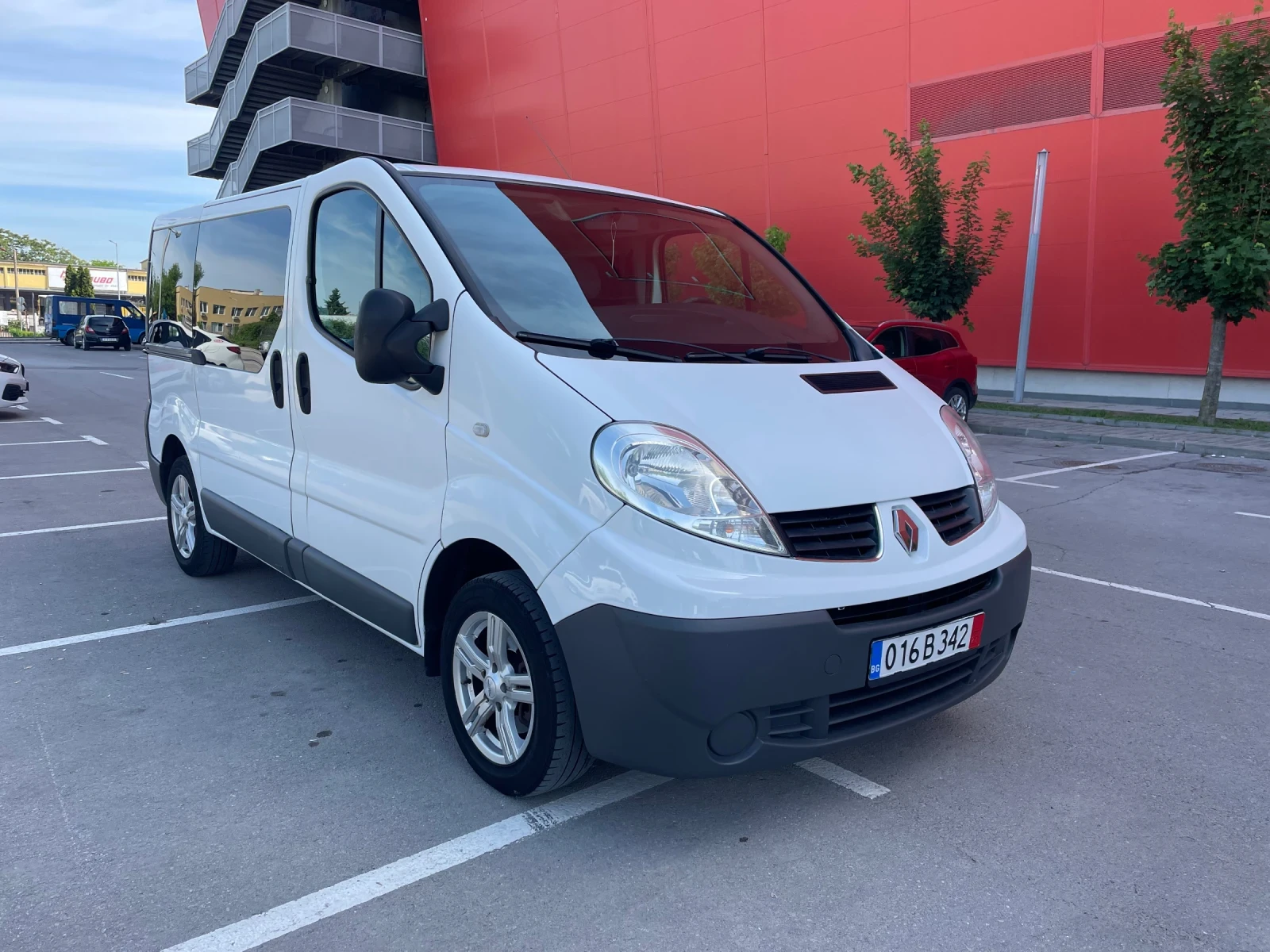 Renault Trafic 2.0 DCI 90 кс 8+ 1 места ТОП СЪСТОЯНИЕ, снимка 8 - Бусове и автобуси - 54605241