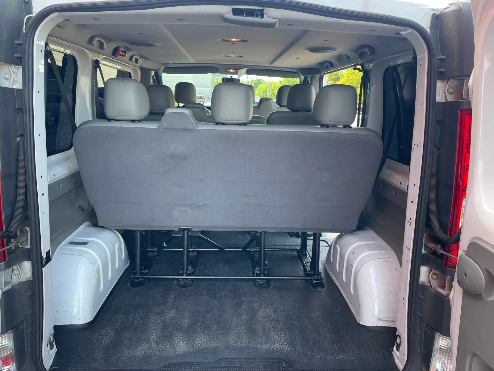 Renault Trafic 2.0 DCI 90 кс 8+ 1 места ТОП СЪСТОЯНИЕ, снимка 14 - Бусове и автобуси - 54605241