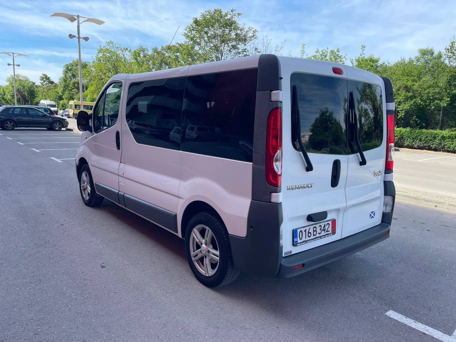 Renault Trafic 2.0 DCI 90 кс 8+ 1 места ТОП СЪСТОЯНИЕ, снимка 4 - Бусове и автобуси - 54605241