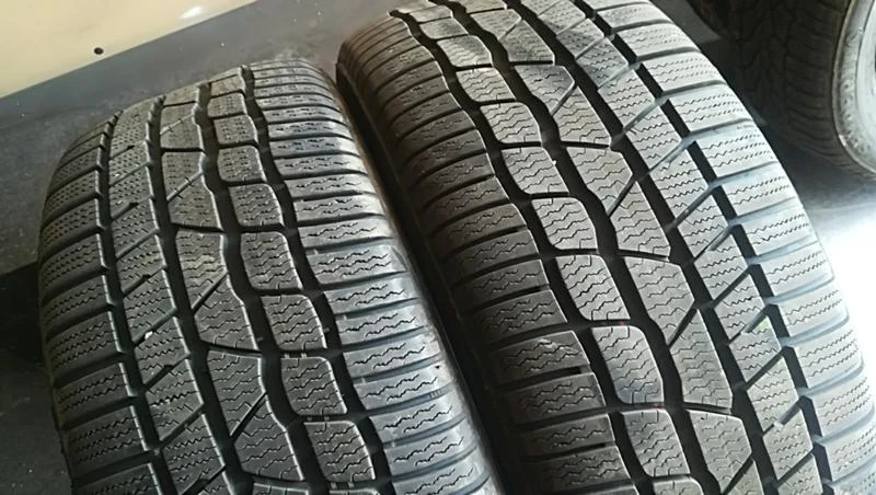 Гуми Зимни 235/45R18, снимка 2 - Гуми и джанти - 25566382