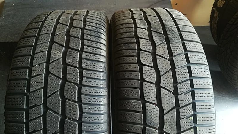 Гуми Зимни 235/45R18, снимка 1 - Гуми и джанти - 25566382