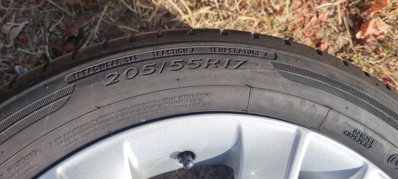 Гуми с джанти Dunlop 205/55R17, снимка 8 - Гуми и джанти - 55670144