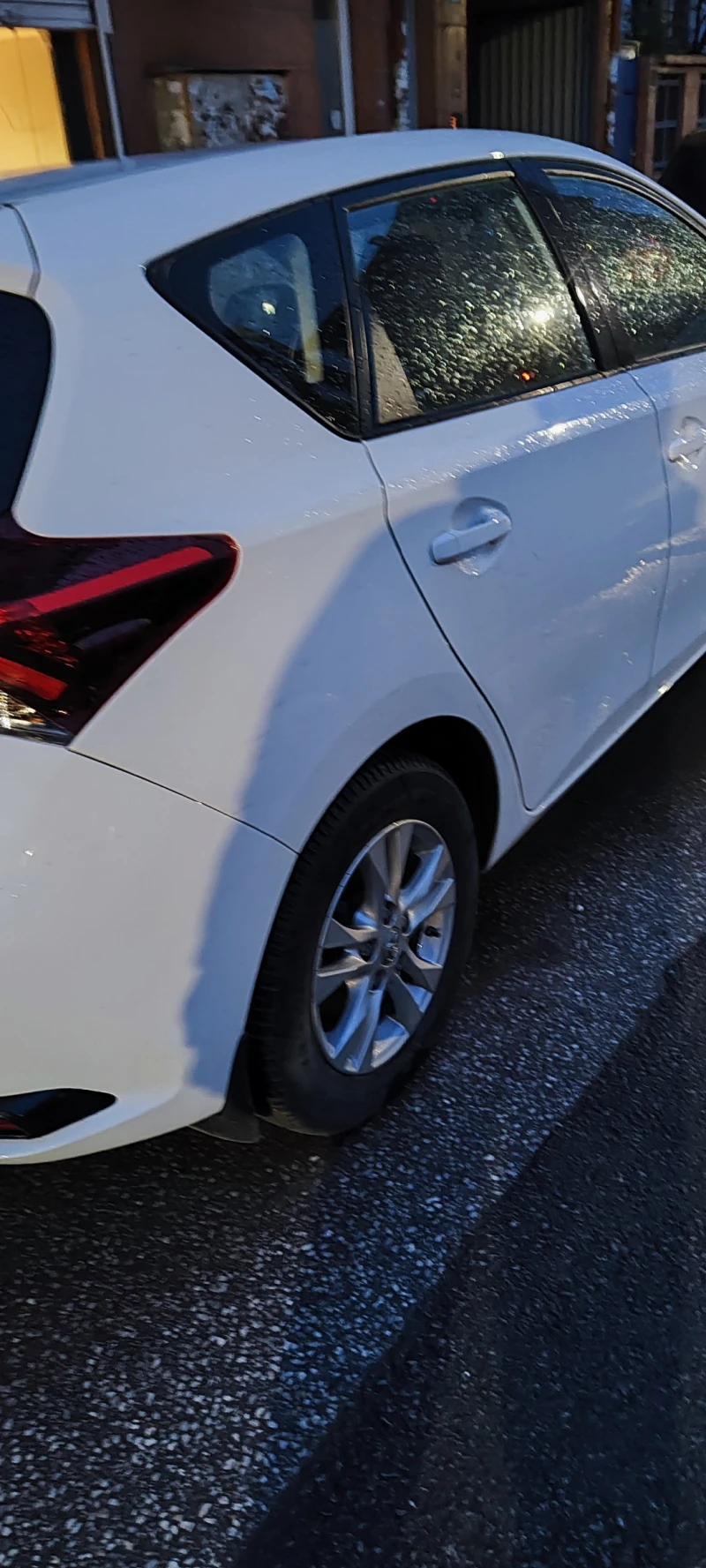 Toyota Auris, снимка 2 - Автомобили и джипове - 45906911