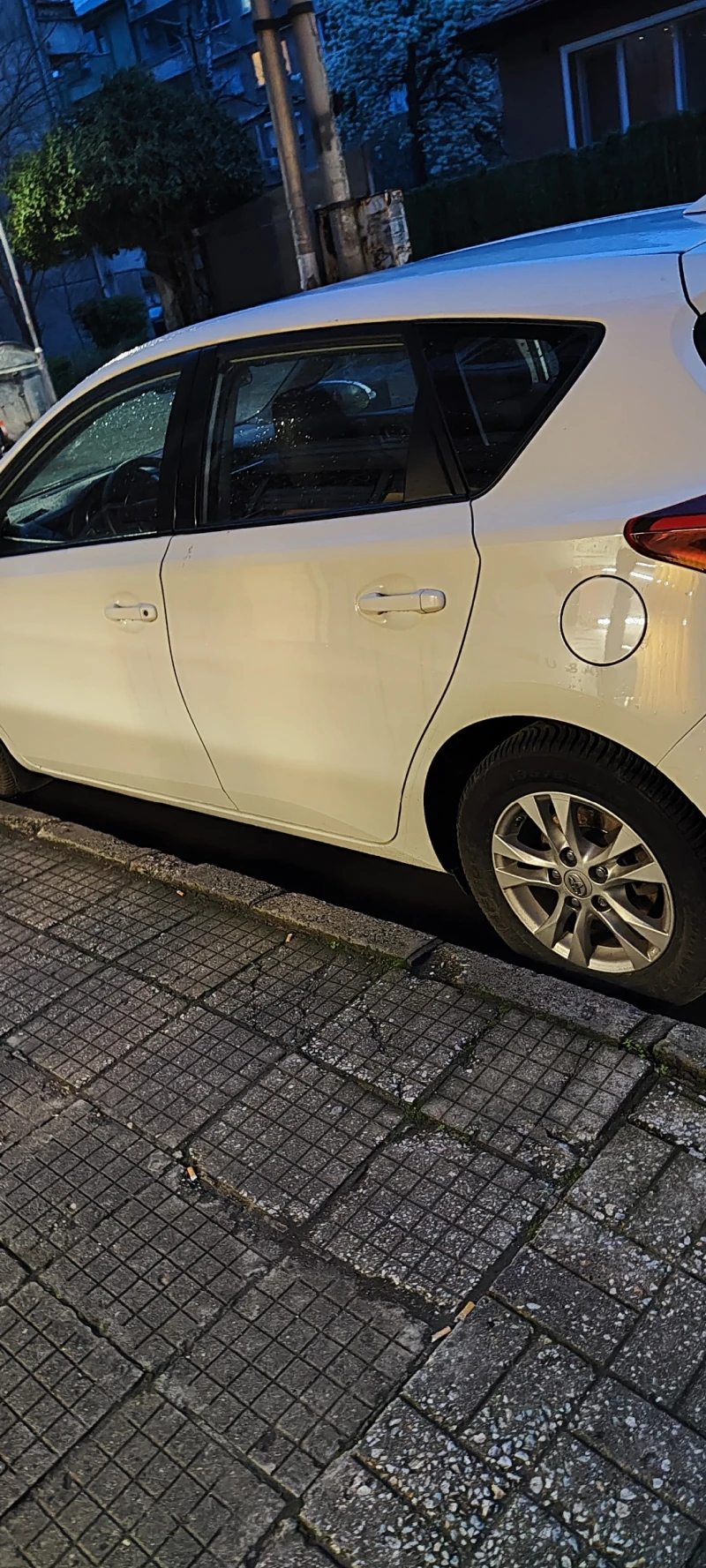 Toyota Auris, снимка 6 - Автомобили и джипове - 45906911