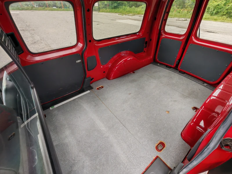 VW Caddy MAXI фабрична газ, снимка 11 - Автомобили и джипове - 51091493