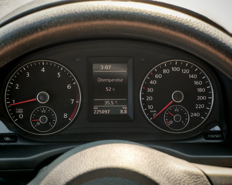 VW Caddy MAXI фабрична газ, снимка 15 - Автомобили и джипове - 51091493