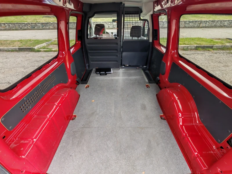 VW Caddy MAXI фабрична газ, снимка 10 - Автомобили и джипове - 51091493