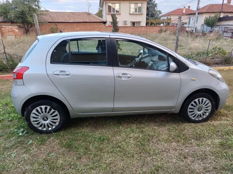 Toyota Yaris 1.0, снимка 8 - Автомобили и джипове - 52635100