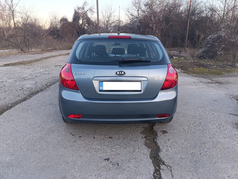 Kia Ceed 1.6i, снимка 6 - Автомобили и джипове - 53102509