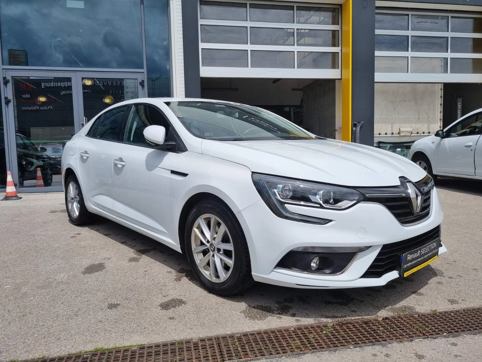 Renault Megane  115 к.с. бензин BVM5 - изображение 2