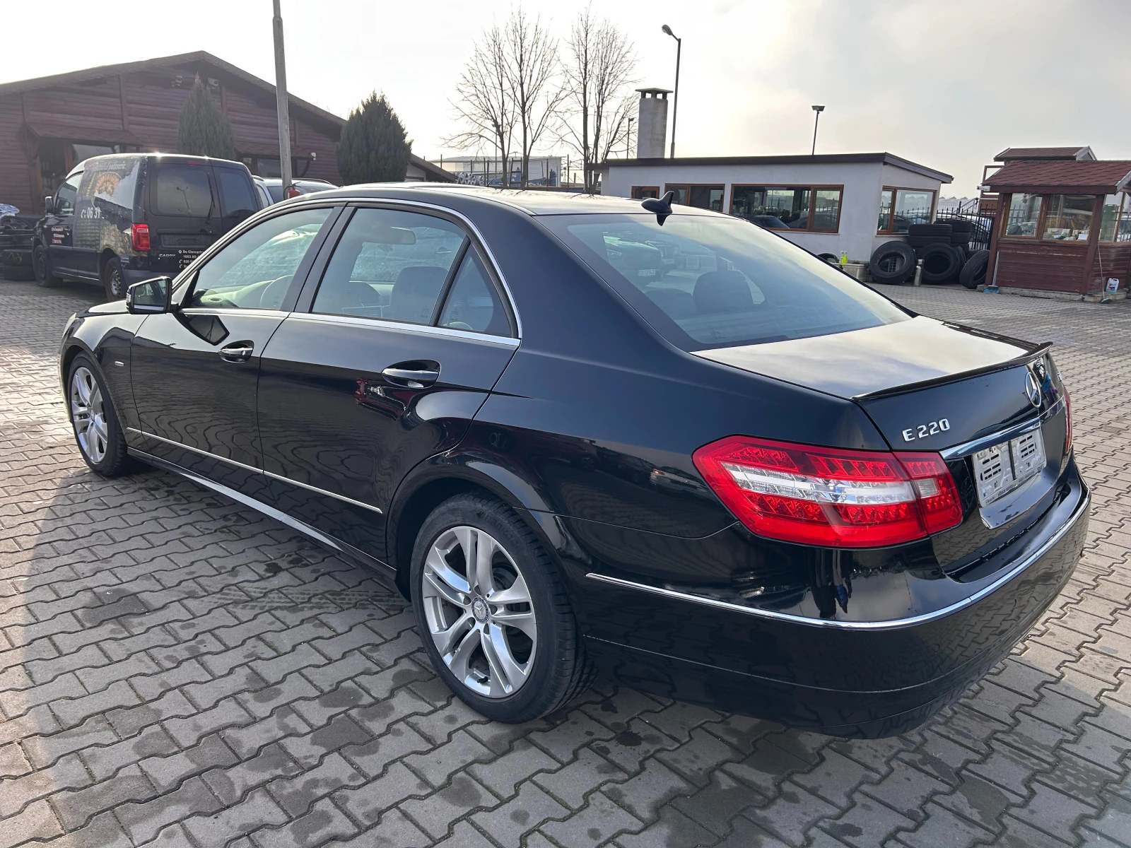 Mercedes-Benz E 220 CDI AVTOMAT/KOJA/NAVI EURO 5 - изображение 8