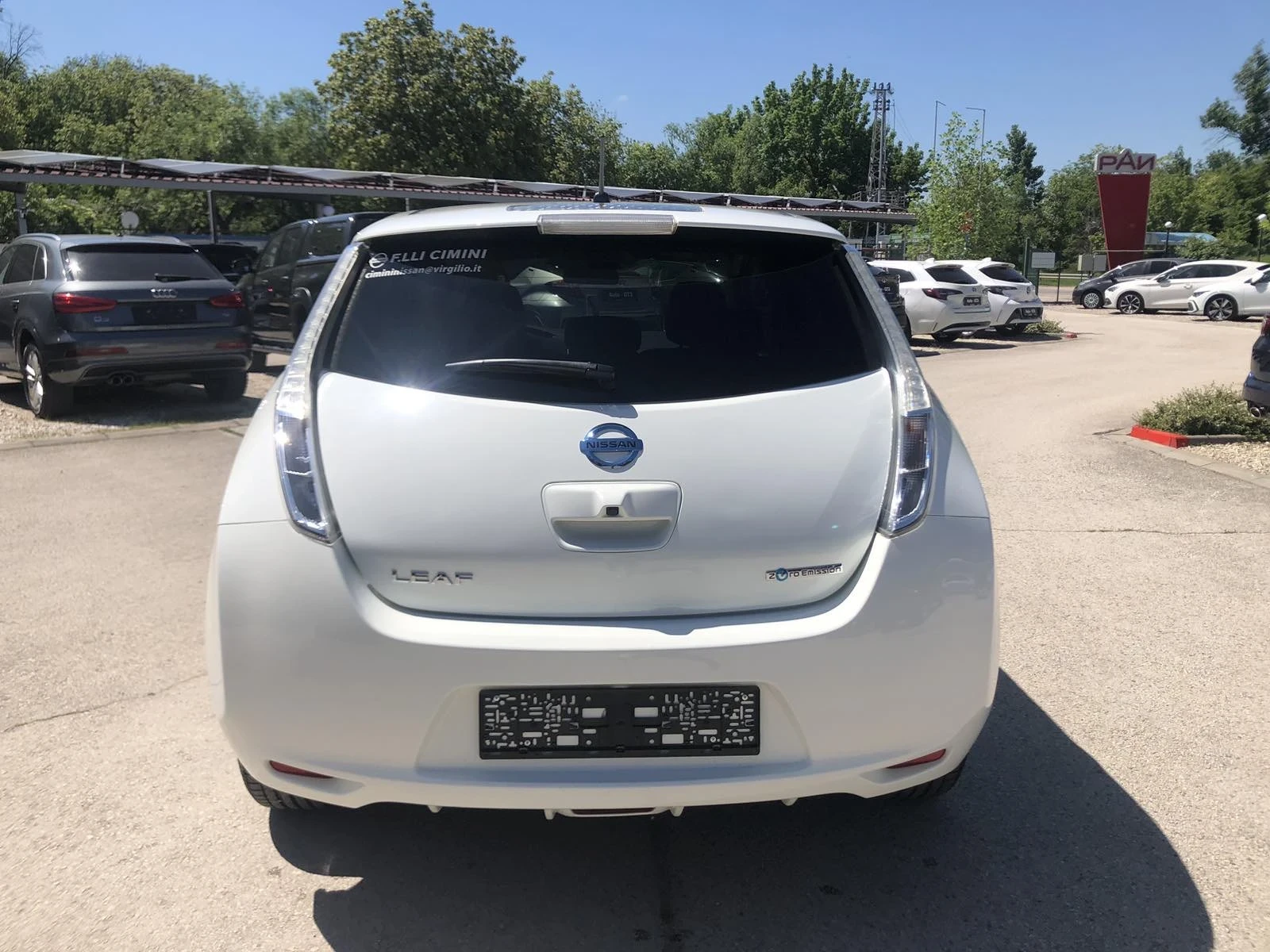 Nissan Leaf , снимка 5 - Автомобили и джипове - 54555602