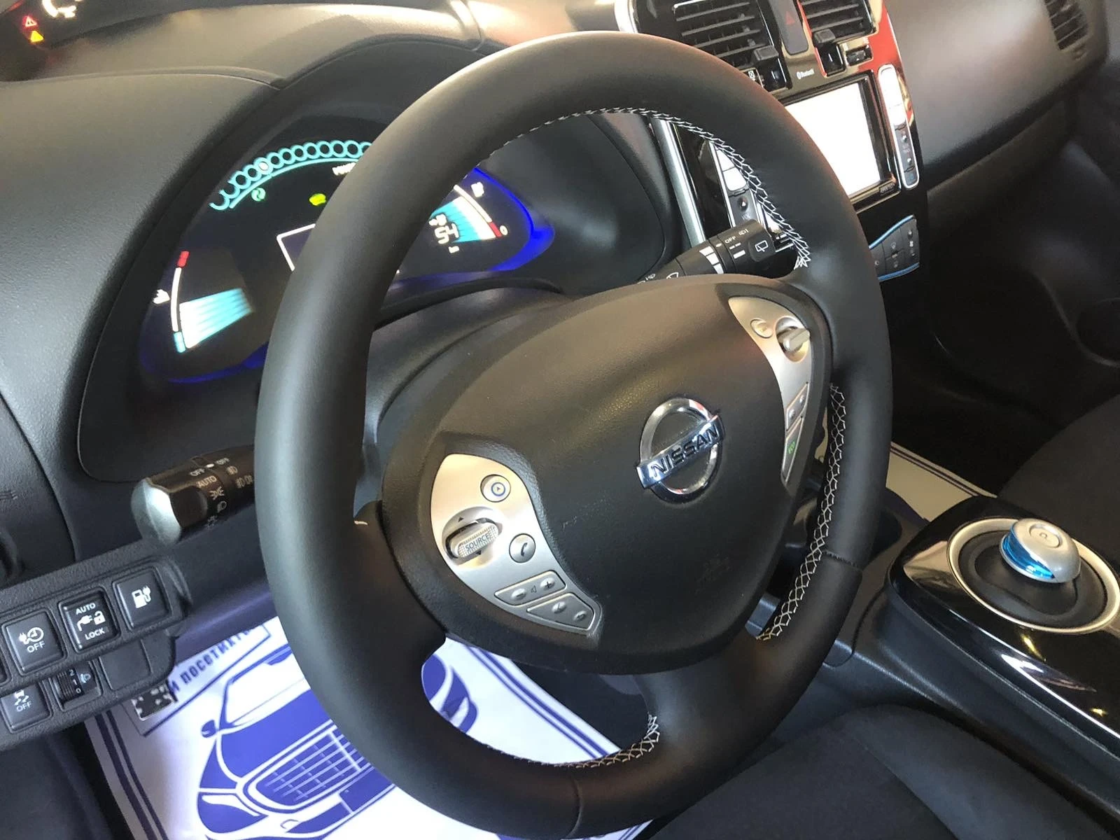 Nissan Leaf , снимка 10 - Автомобили и джипове - 54555602