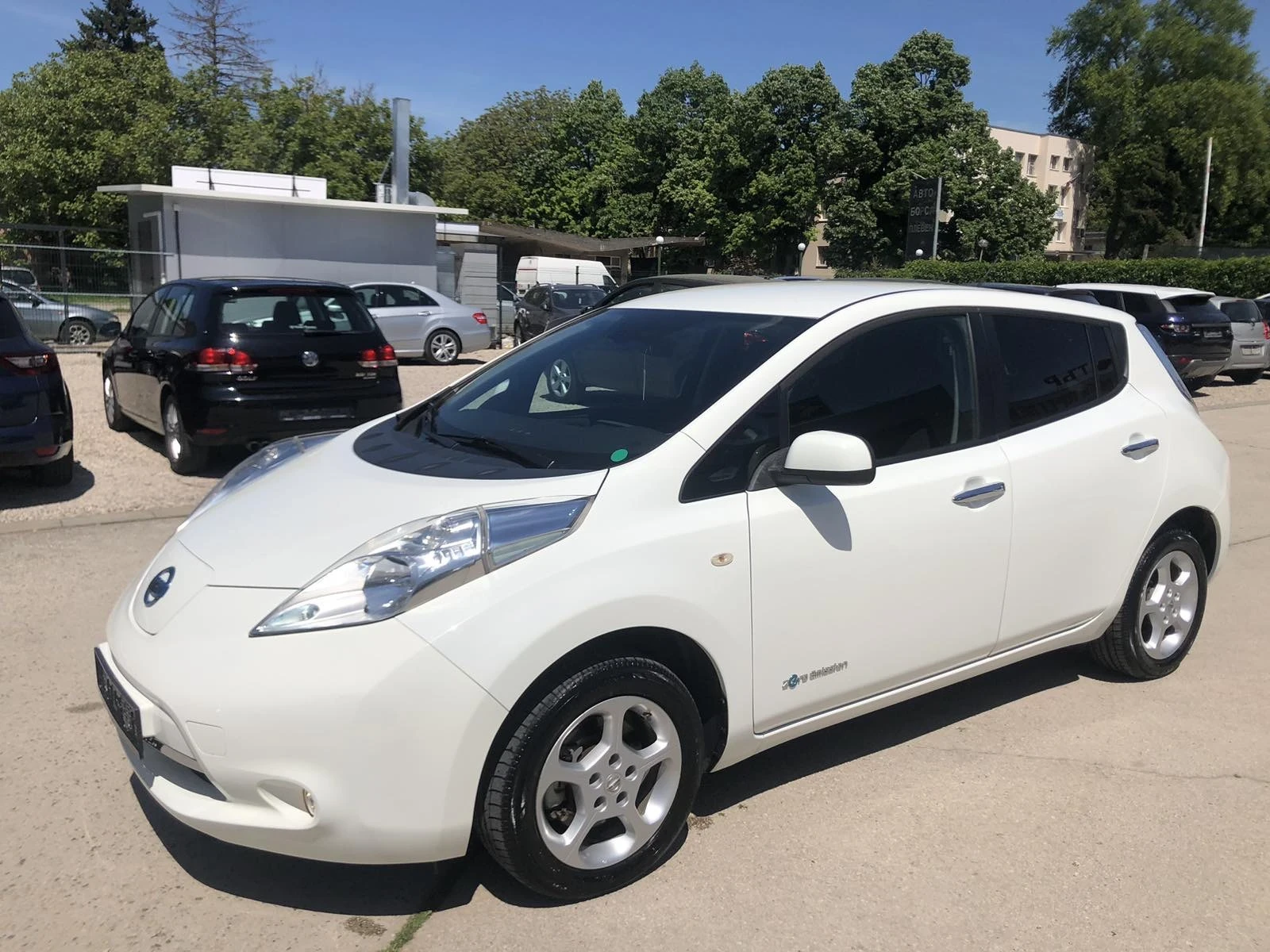 Nissan Leaf , снимка 3 - Автомобили и джипове - 54555602
