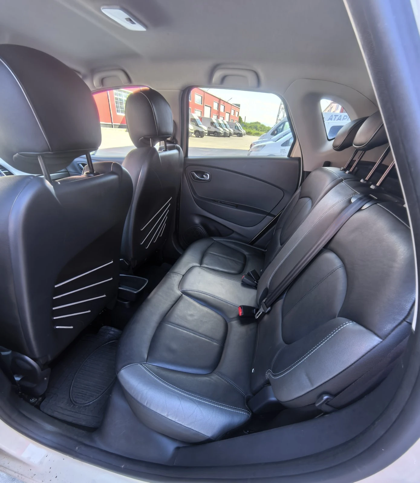 Renault Captur 1.5 dCi Energy Excite, снимка 13 - Автомобили и джипове - 54658794