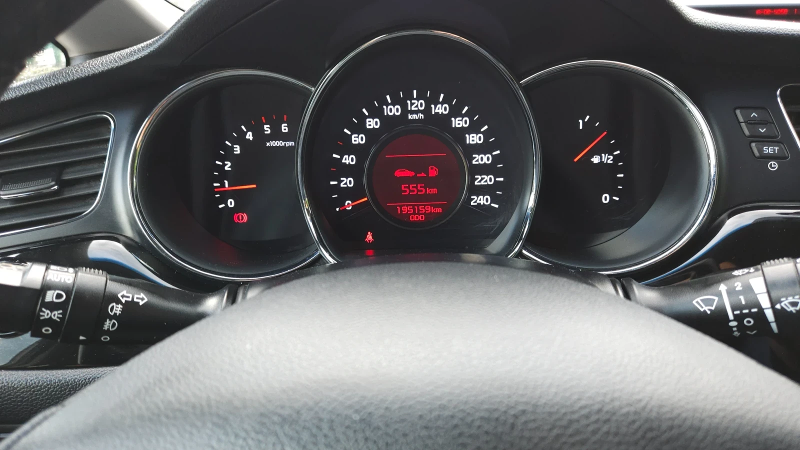 Kia Ceed CRDI, снимка 9 - Автомобили и джипове - 54961334