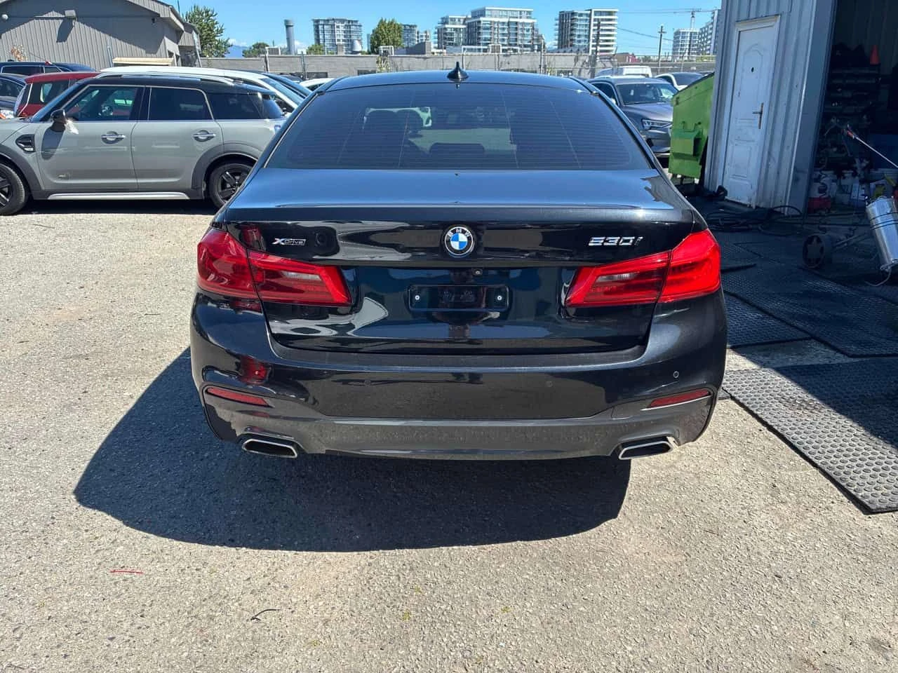 BMW 530 * 530i xDrive* АВТОКРЕДИТ БЕЗ ПЪРВОНАЧАЛНА ВНОСКА*, снимка 4 - Автомобили и джипове - 55439787