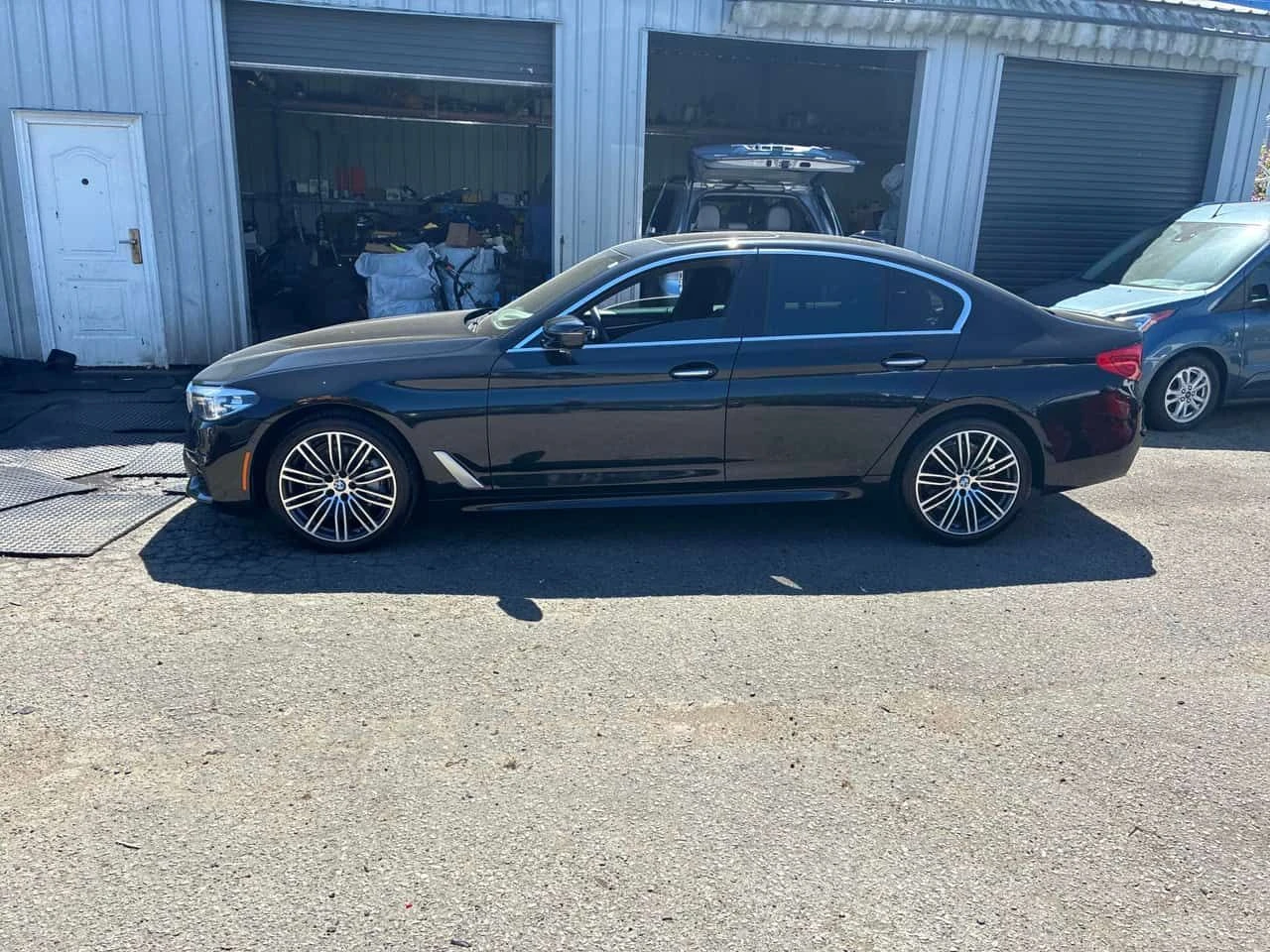 BMW 530 * 530i xDrive* АВТОКРЕДИТ БЕЗ ПЪРВОНАЧАЛНА ВНОСКА*, снимка 2 - Автомобили и джипове - 55439787