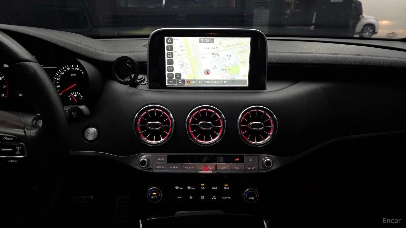 Kia Stinger TURBO GT - DISTRONIC - 360 - HUD - ОБДУХ -ПАНОРАМА, снимка 12 - Автомобили и джипове - 56113966