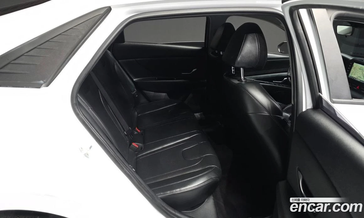 Hyundai Elantra 1.6 Smart, снимка 12 - Автомобили и джипове - 56155822