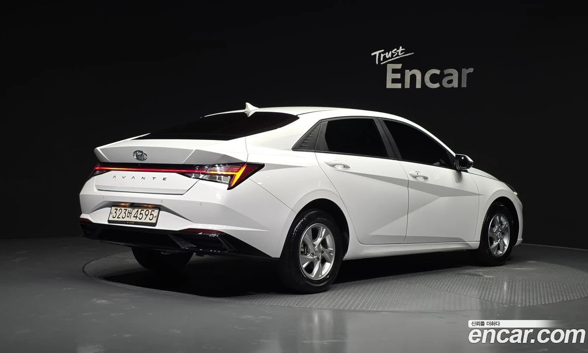 Hyundai Elantra 1.6 Smart, снимка 2 - Автомобили и джипове - 56155822