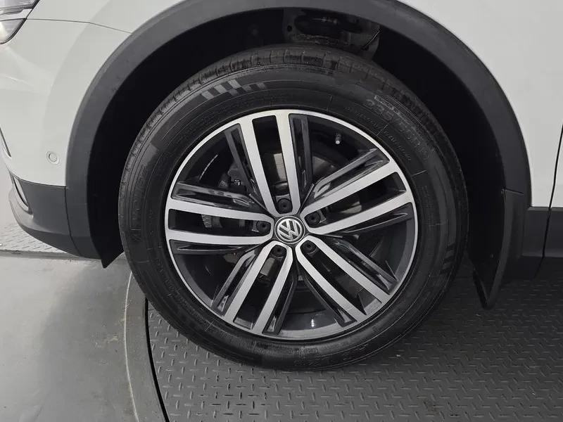 VW Tiguan 2.0 TDI PRESTIGE, снимка 5 - Автомобили и джипове - 54967475