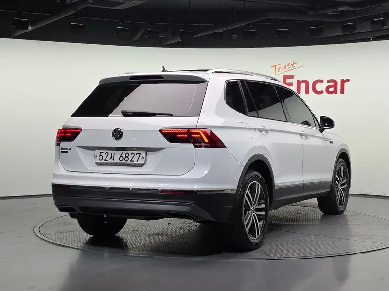 VW Tiguan 2.0 TDI PRESTIGE, снимка 2 - Автомобили и джипове - 54967475