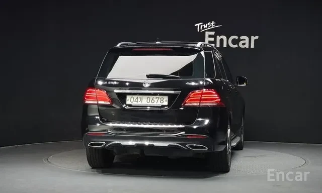 Mercedes-Benz GLE 350 4MATIC / AMG ПАКЕТ / ПАНОРАМА / ЛИЗИНГ, снимка 4 - Автомобили и джипове - 55226340