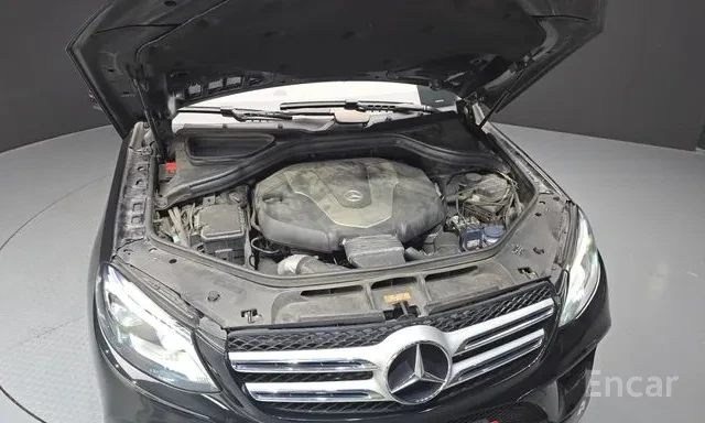 Mercedes-Benz GLE 350 4MATIC / AMG ПАКЕТ / ПАНОРАМА / ЛИЗИНГ, снимка 6 - Автомобили и джипове - 55226340