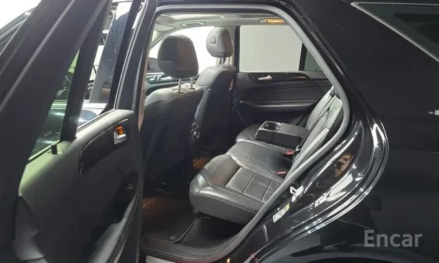 Mercedes-Benz GLE 350 4MATIC / AMG ПАКЕТ / ПАНОРАМА / ЛИЗИНГ, снимка 11 - Автомобили и джипове - 55226340