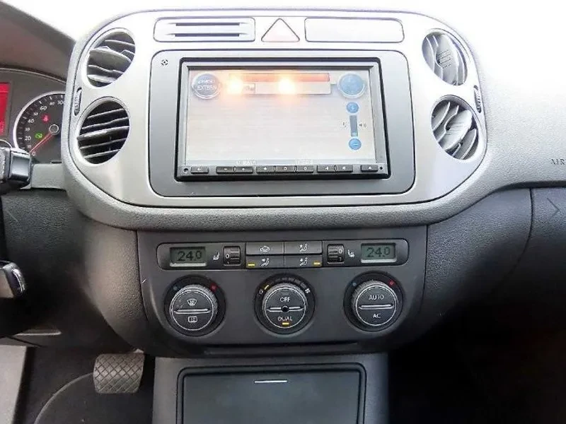 VW Tiguan 2.0 Tsi, снимка 12 - Автомобили и джипове - 55748572