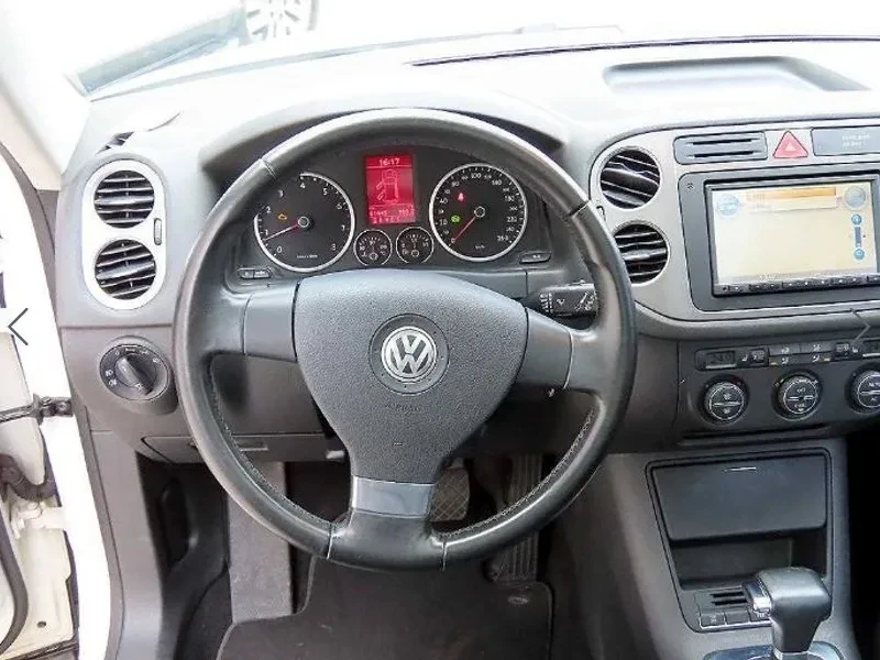 VW Tiguan 2.0 Tsi, снимка 8 - Автомобили и джипове - 55748572