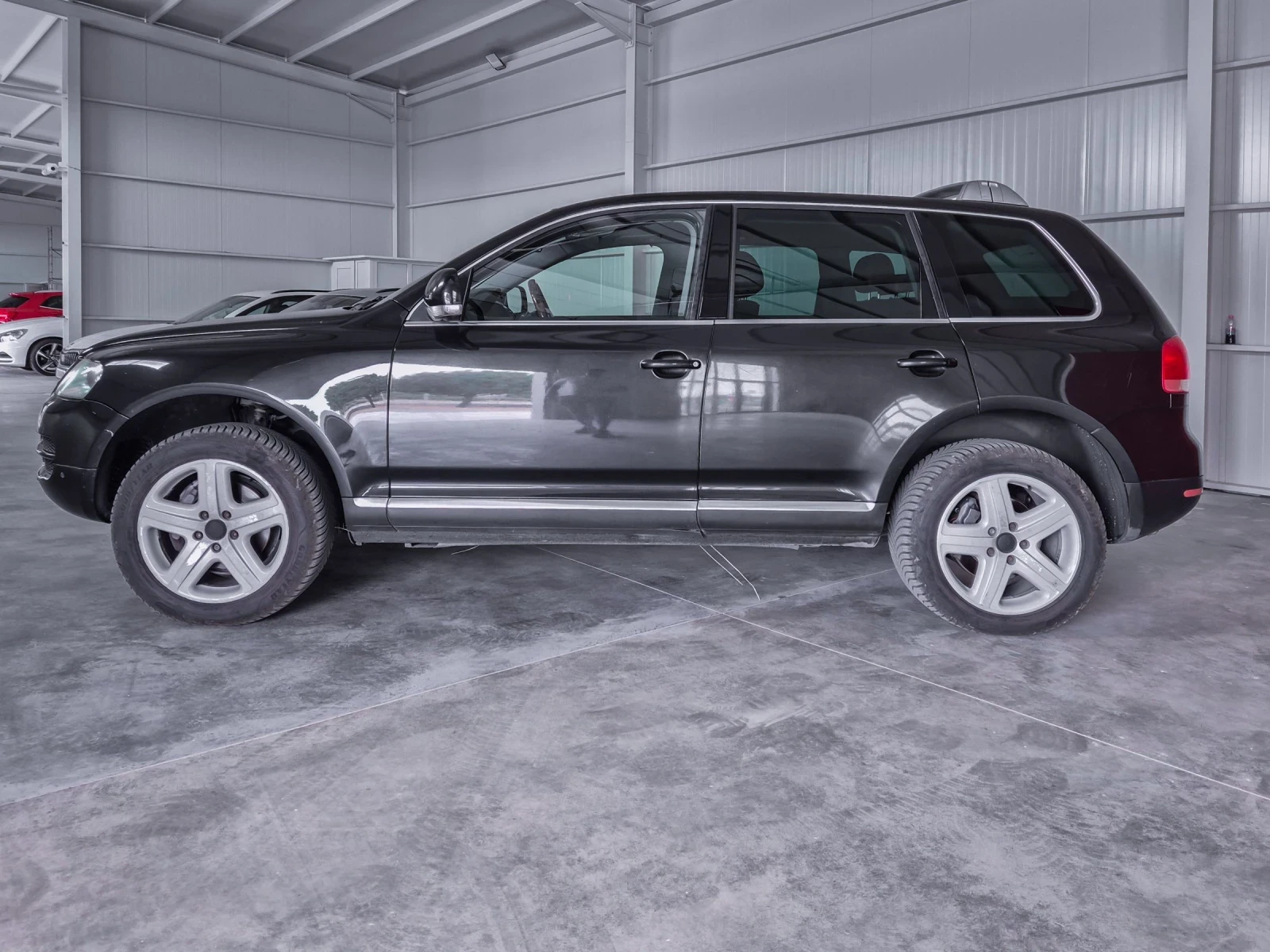 VW Touareg 3.0 TDI / V6 / Автоматик / Въздушно - изображение 2