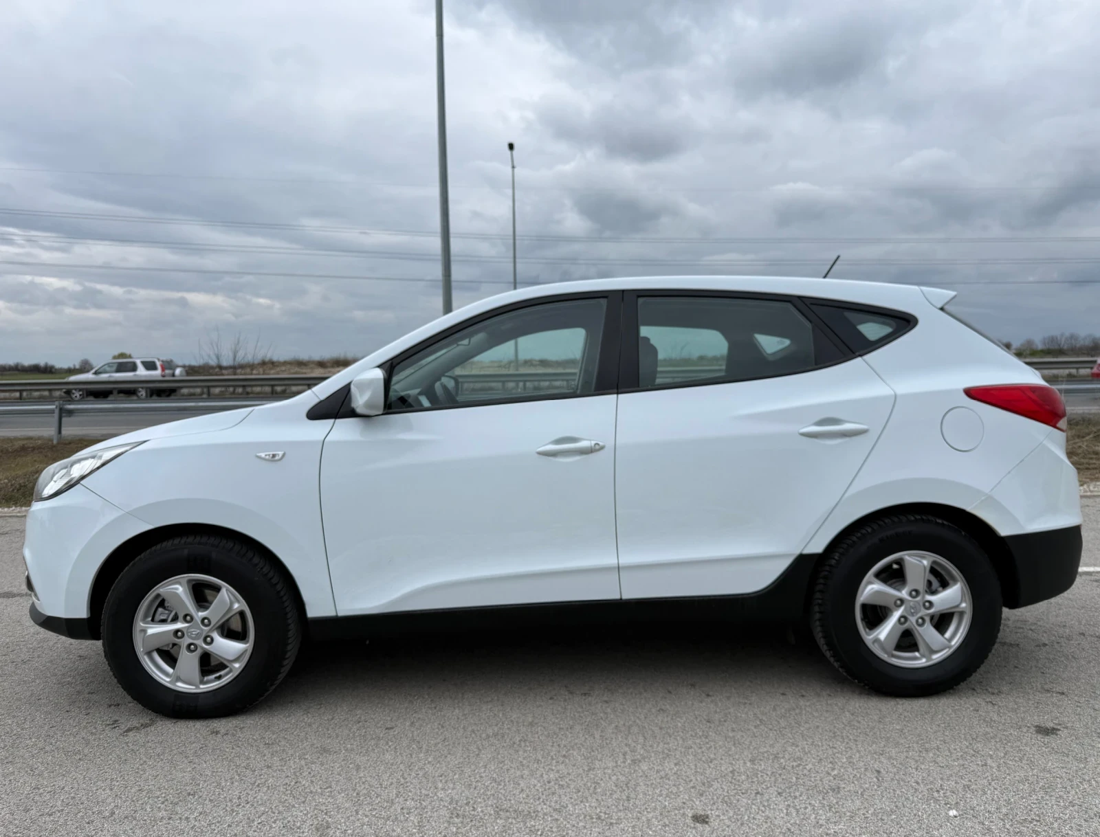 Hyundai IX35 2.0 CRDi / NAVI / CAMERA / TEMPOMAT / FULL SERVICE, снимка 4 - Автомобили и джипове - 53817580