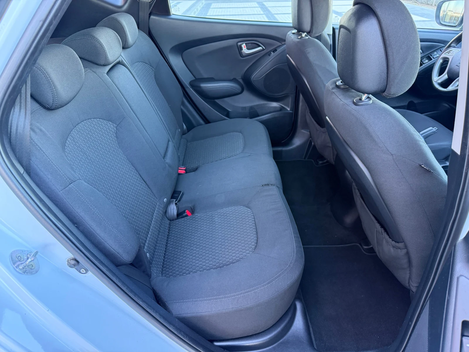 Hyundai IX35 2.0 CRDi / NAVI / CAMERA / TEMPOMAT / FULL SERVICE, снимка 14 - Автомобили и джипове - 53817580