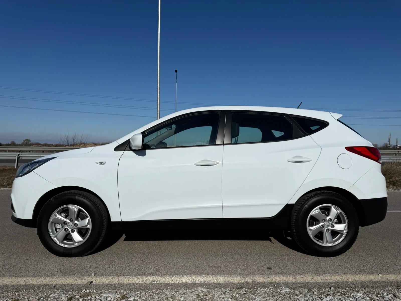 Hyundai IX35 2.0 CRDi / NAVI / CAMERA / TEMPOMAT / FULL SERVICE, снимка 4 - Автомобили и джипове - 53817580