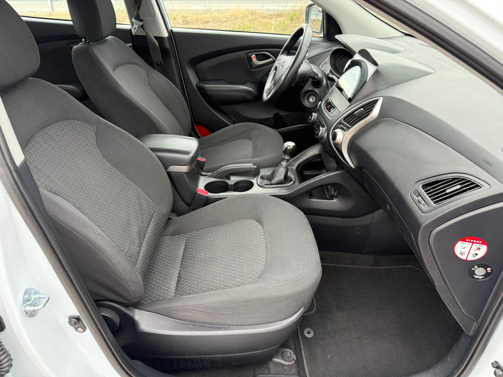 Hyundai IX35 2.0 CRDi / NAVI / CAMERA / TEMPOMAT / FULL SERVICE | Mobile.bg � ����������� 12