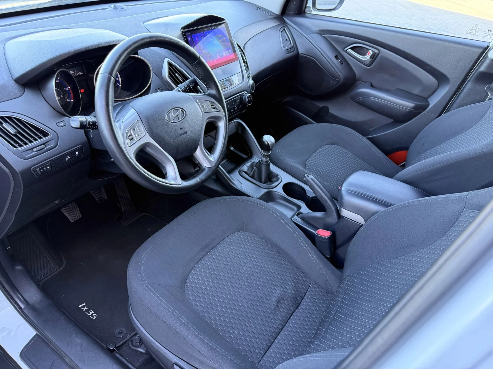 Hyundai IX35 2.0 CRDi / NAVI / CAMERA / TEMPOMAT / FULL SERVICE, снимка 10 - Автомобили и джипове - 53817580