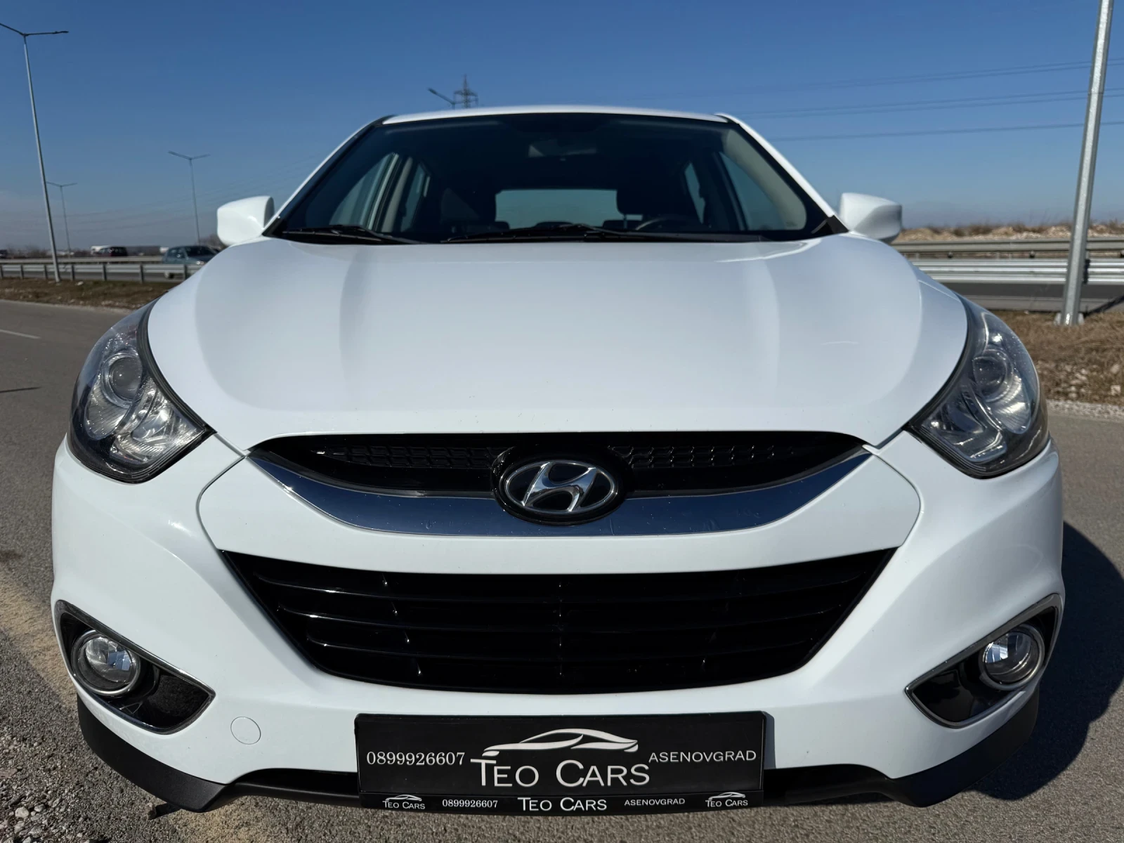 Hyundai IX35 2.0 CRDi / NAVI / CAMERA / TEMPOMAT / FULL SERVICE, снимка 2 - Автомобили и джипове - 53817580