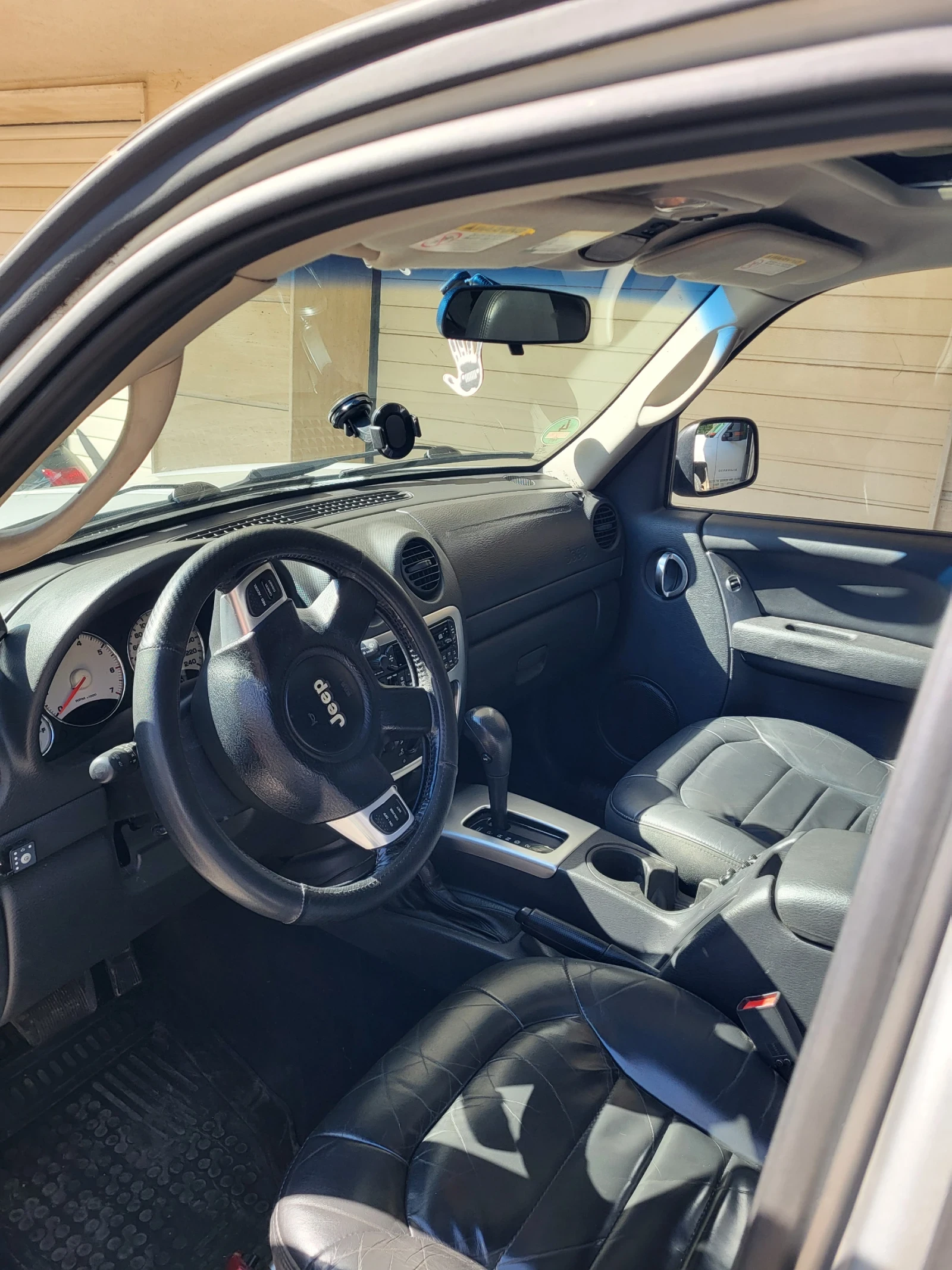 Jeep Cherokee 3.7 Limited + LPG, снимка 6 - Автомобили и джипове - 54327195