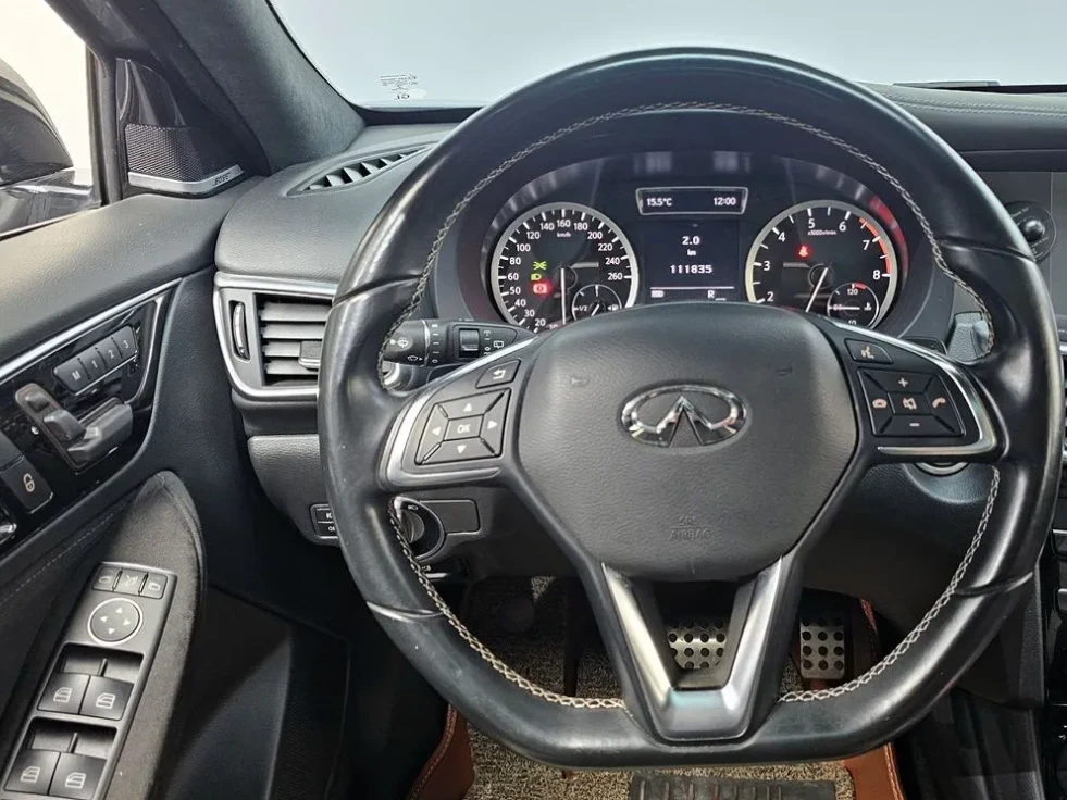 Infiniti Q30 2.0 бензин, снимка 5 - Автомобили и джипове - 54862793